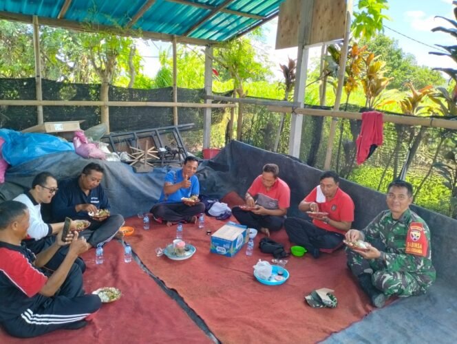 
Babinsa Kusamba Hadiri Rembug Tani Subak Kusamba