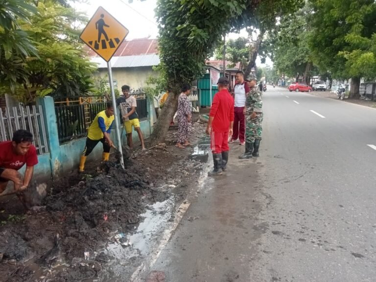 Jumat Bersih: Posramil Palibelo Bersama Muspika Gelar Gotong Royong