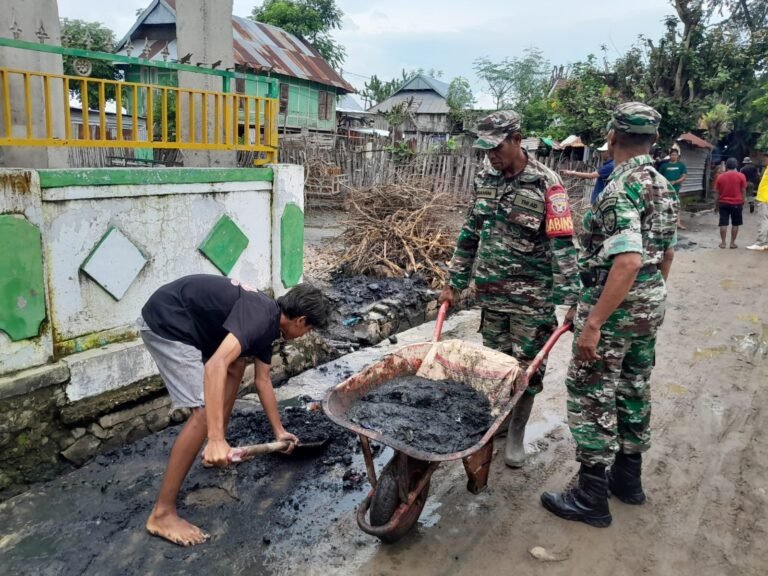 Jumat Bersih, Babinsa Koramil 1608-04/Woha Bersama Muspika Gelar Gotong Royong