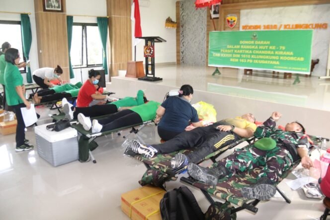 
					Songsong HUT Persit Ke 79, Persit KCK Kodim Klungkung Tebar Kebaikan Dengan Aksi Donor Darah
