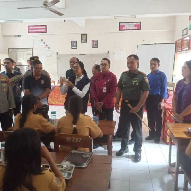 
					Dandim 1623/Karangasem Dampingi Uji Coba Makan Bergizi Gratis.