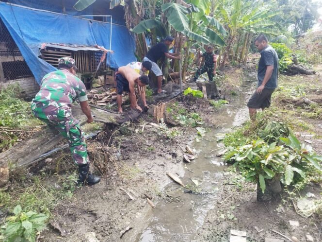 
Koramil 1420-07/Baranti bersama Warga Kel.Duampanua Gelar Karya Bakti Rutin untuk Cegah Banjir