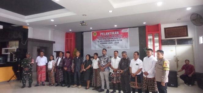 
Hadiri Pelantikan Perangkat Kelurahan Kayu Putih, Babinsa: Jabatan Untuk Melayani