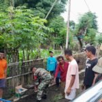 Jumat Bersih, Babinsa Sandue Bersama Pemdes dan Warga Gelar Gotong Royong