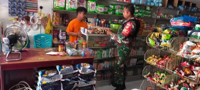 
					Babinsa Koramil 02 Tolut Cek Harga Sembako di Warung Milik Warga