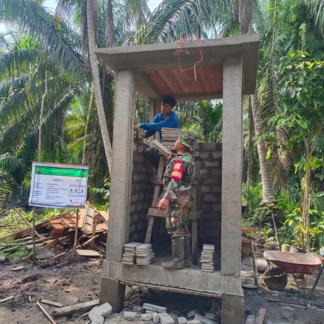 
					Pra-TMMD ke-123, Personel Kodim 0314/Inhil Bangun MCK di Gereja GPDI