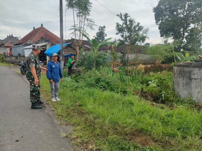 Melalui Komsos Babinsa Koramil 02/Susut Himbau Waspada Terhadap Musim Penghujan