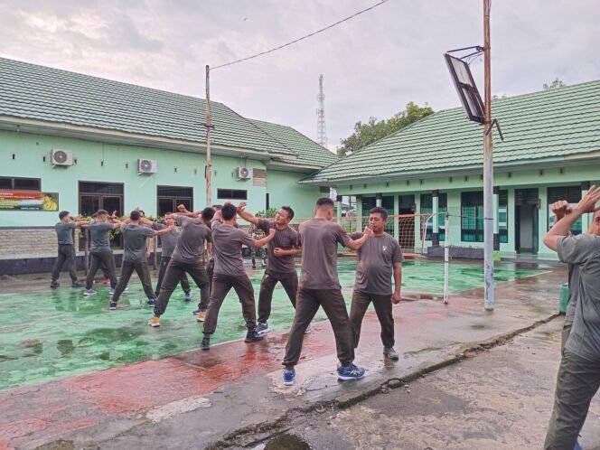
					Jaga Kebugaran, Jajaran Kodim 1426 Takalar, Laksanakan Aerobik Dan Latihan Beladiri Militer Taktis