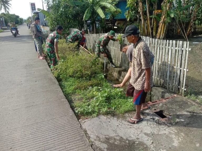 Koramil 1420-01/Panca Lautang gelar karya Bhakti Bakti Bersihkan Saluran Air