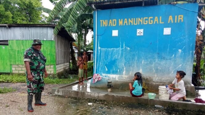 
					Cek Sumur Bor TNI Manunggal Air Bersih, Sertu Abdon: Agar Dirawat dan Jaga Kebersihannya