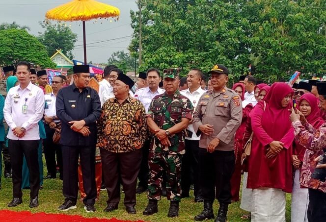 
Danramil 416-02/Tanah Tumbuh Kapten Arm Abasri Hadiri Pelantikan Rio PAW Desa Sirih Sekapur