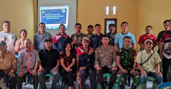 
					Babinsa 1209-05/Samalantan Hadiri Musyawarah Ketahanan Pangan di Desa Babane