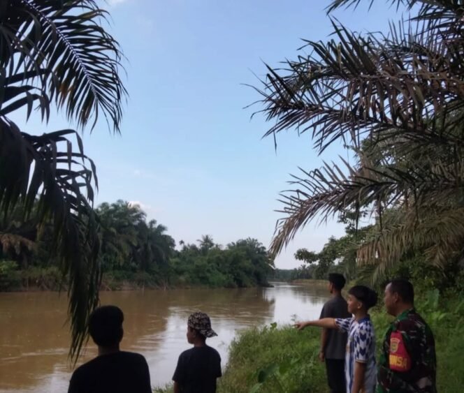 
					Babinsa Koramil 416-06/Muara Bungo Patroli Gulbencal dan Pantau Debit Air Sungai Batang Pelepat