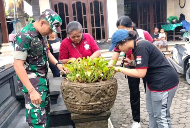 
BERSAMA PEMERINTAH DESA DAN TIM JUMANTIK BABINSA BATUAN KALER SOSIALISASIKAN PSN BAGI WARGA