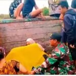 APRESIASI RASA BANGGA DAN HARU DANREM 121/ABW BRIGJEN TNI PURNOMOSIDI KEPADA ANGGOTANYA SERTU AMIRUDIN SAAT BANTU WARGA DALAM PERSALINAN SAAT BANJIR MENERPA DESA PASIR