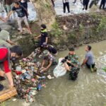 Aksi Bersih-Bersih: Sinergi TNI, Polisi, dan Warga Demi Lingkungan Sehat