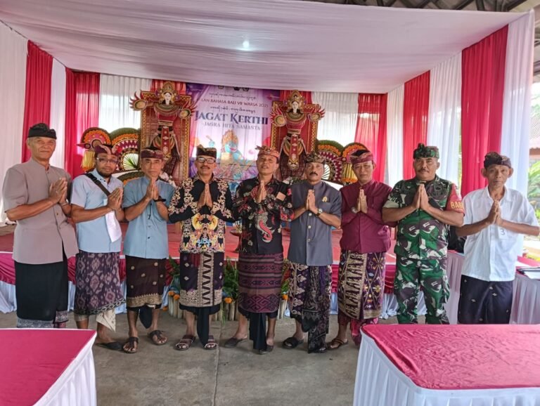 Aktif di Wilayah Binaan, Babinsa Undisan Hadiri Bulan Bahasa Bali Ke-VII di Desa Adat Undisan Kelod
