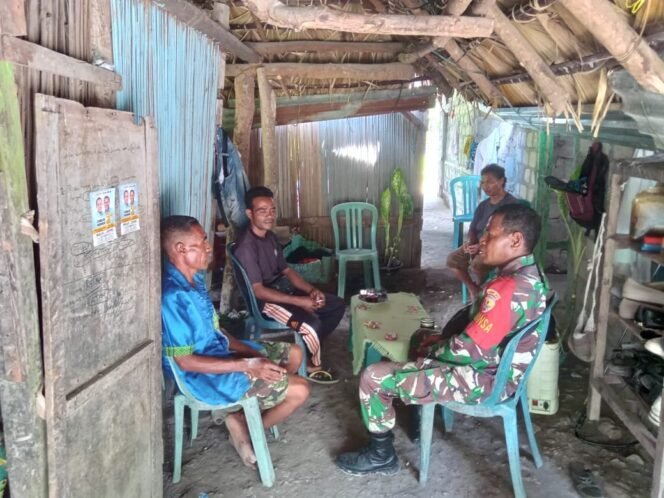 
					Tingkatkan Hubungan Baik, Babinsa Koramil 05 Panite Sambangi Rumah Warga Masyarakat Di Wilayah Binaan