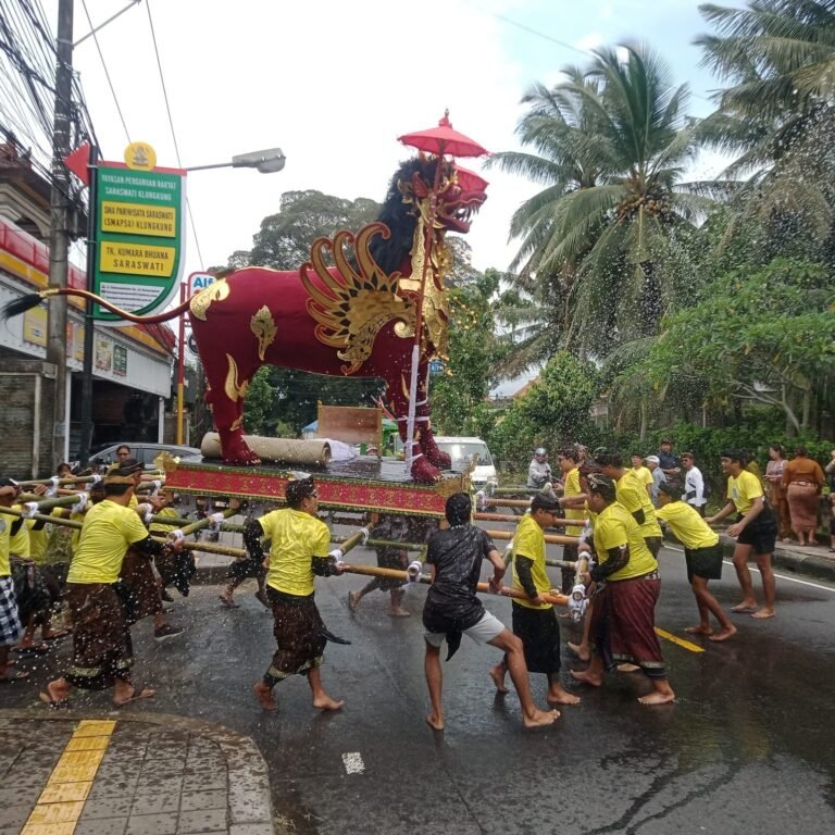 Babinsa Semarapura Tengah Gelar Pengamanan Ketat Prosesi Pengabenan warga Binaan