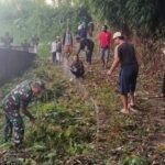 Peran aktif Babinsa Desa Tembuku Laksanakan Gotong Royong bersama Warga Pembersihan Sepanjang Jalan Banjar Penida Kaja