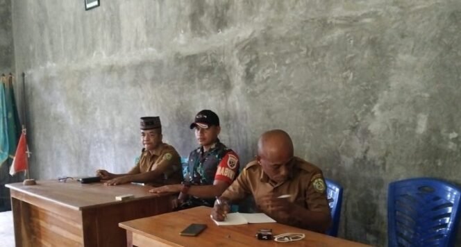 
					Babinsa Koramil 1612-02/Komodo Bersama Warga Desa Beo Sepang Bergerak Padu Wujudkan Ketahanan Pangan