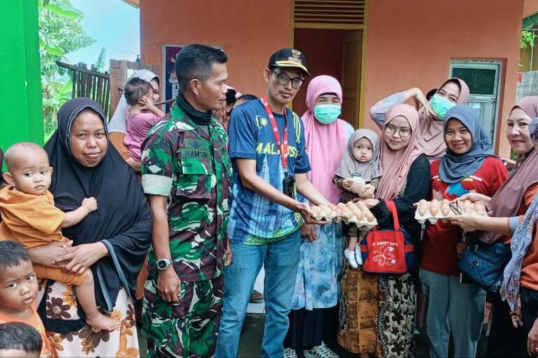 Babinsa Koramil 1425-03/Tamalatea Bersama Pemerintah Kelurahan Tonrokassi Timur Dan Nakes Gelar PMT Untuk Anak Stunting