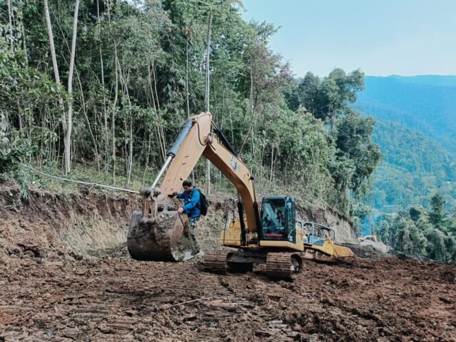 
					TMMD Ke-123 Kodim 1311/Morowali: 15 Alat Berat Dikerahkan, Jalan Penghubung 8 Desa Segera Terwujud