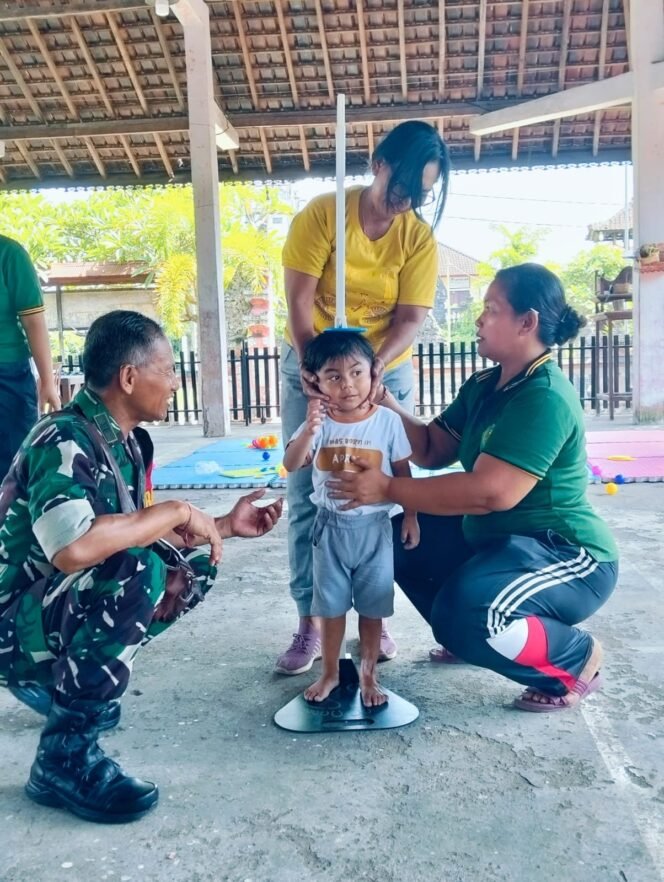 
					Babinsa Jajaran Kodim Klungkung Konsisten Dampingi Posyandu