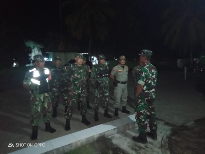 
					Pelihara situasi Kamtibmas, Danramil 1614-01/Dompu, Memimpin patroli cipkon