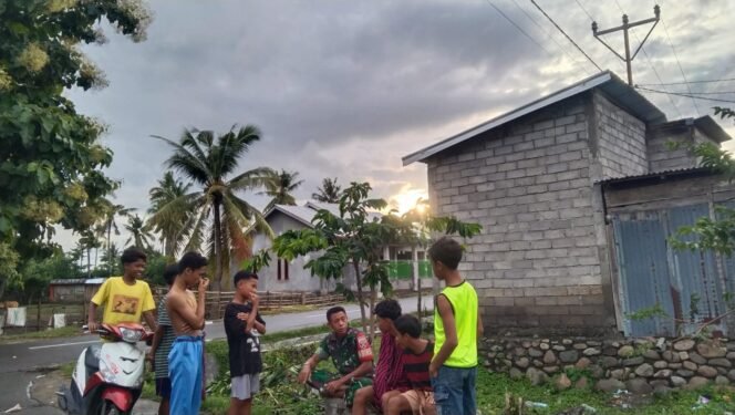 
					Babinsa Koramil 1614-03/Hu’u Himbau Anak Remaja Jauhi kegiatan negatif.