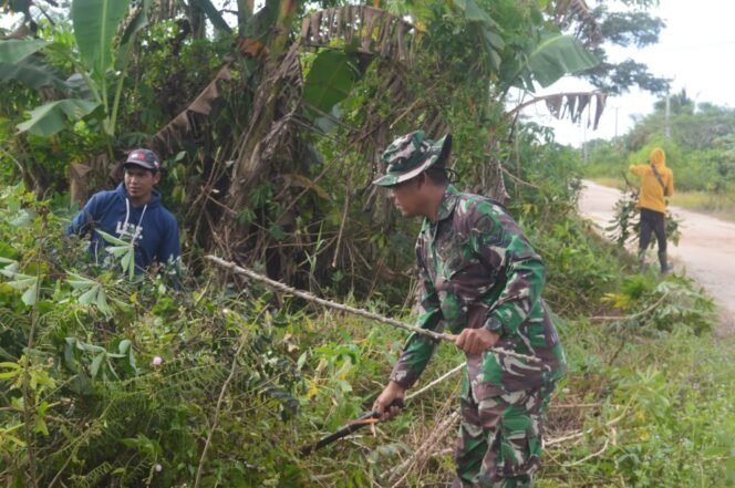 
					Satgas TMMD kodim 1014/Pbn dan masyarakat bahu membahu gotong royong
