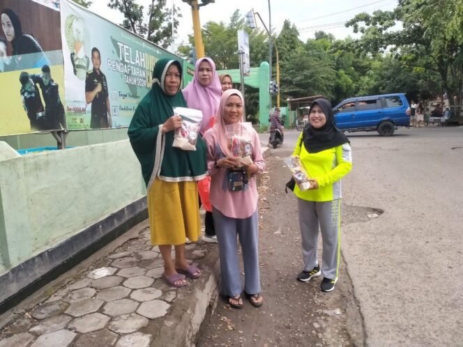 
					Berbagi Kebahagiaan, Persit KCK Kodim 1425 Jeneponto Laksanakan Jum’at Berkah