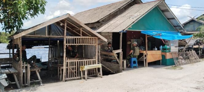 
					Warung Ibu Yuni Jadi Tempat Favorit Satgas TMMD untuk Bersantai dan Bersilaturahmi