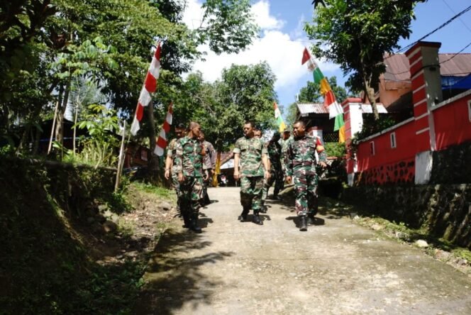 
					Danrem 141/Toddopuli, Brigjen TNI Andre Clift Rumbayan, S.Sos, M.M Laksanakan Kunjungan Kerja di Lokasi TMMD Ke-123 Kodim 1424/Sinjai