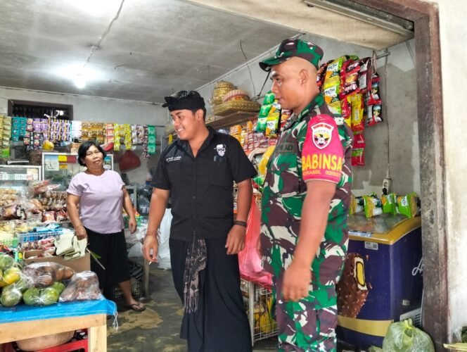 
Pastikan Harga Sembako Tetap Stabil, Babinsa Sulahan Kunjungi Toko Sembako