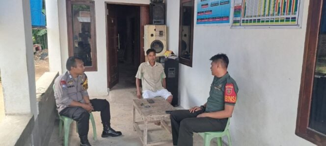 
					Babinsa Koramil 1426-04/Galesong Bersama Bhabinkamtibmas Rutin Laksanakan Komsos Dengan Warga