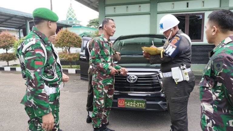 Tingkatkan Disiplin Berkendara, Subdenpom Takalar Gelar Sosialisasi dan Pemeriksaan Kendaraan di Kodim 1422/Maros