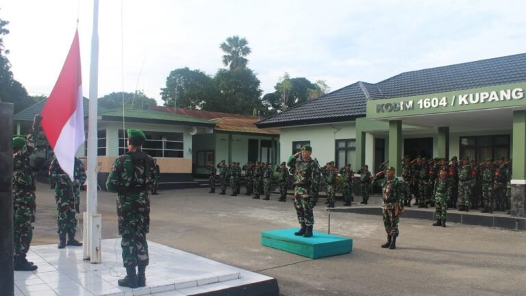 Kodim 1604/Kupang Gelar Upacara Bendera Mingguan