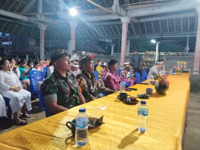 
Babinsa Koramil 03/Tembuku Hadiri Kegiatan Bulan Bahasa Bali VII tahun 2025 Banjar Dinas Tembuku Kaja