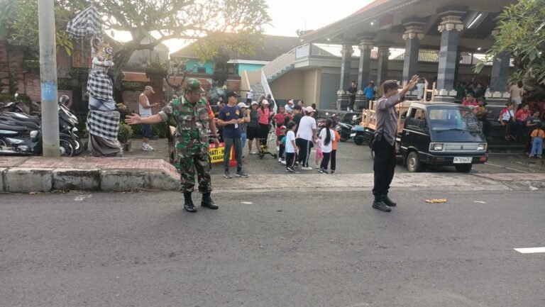 Babinsa Jajaran Kodim Klungkung Kawal Jalan Santai