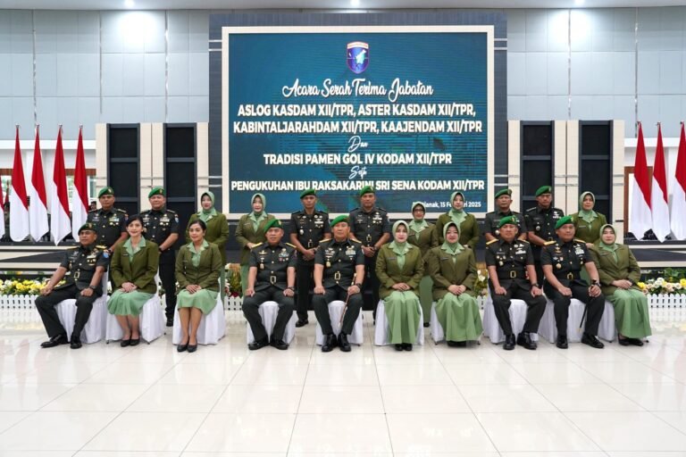 HADIRI ACARA SERTIJAB PEJABAT DI JAJARAN KODAM XII/TPR, KASREM 121/ABW KOLONEL INF MOHAMAD ISNAENI, S.E., M.M., MEWAKILI DANREM 121/ABW