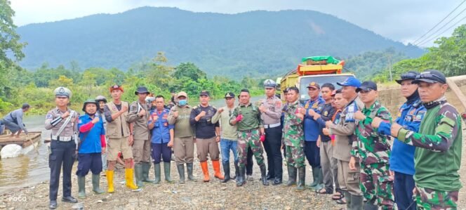 
					Upaya Bersama TNI-Polri dan Instansi Terkait Jaga Kelancaran Arus Mudik di Tengah Bencana Banjir