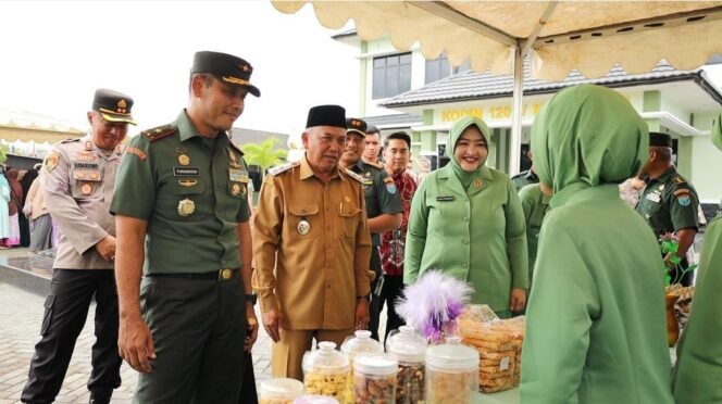 
					BAZAR RAMADHAN KOREM 121/ABW DAPAT BERMANFAAT BAGI MASYARAKAT HARAP DANREM 121/ABW BRIGJEN TNI PURNOMOSIDI, S.I.P., M.A.P., M.HAN.