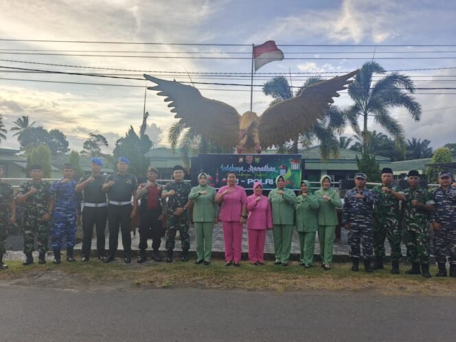 
					Indahnya Berbagi, Kodim 0408/BSK Bersama Polres Bengkulu Selatan Bagikan Takjil Gratis