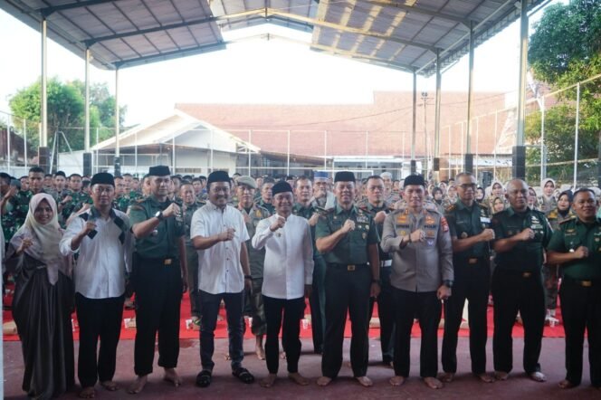 
					Suasana Buka Puasa Penuh Keakraban, Danrem 141/Toddopuli Beri Apresiasi Sinergitas TNI-Polri Dan Pemda Bone