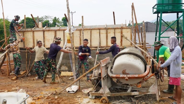 Puasa Tak Menghalangi Semangat Satgas TMMD dalam Menjalankan Tugas