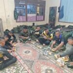Keakraban Satgas TMMD Ke-123 Berbuka Bersama di Rumah lbu May .