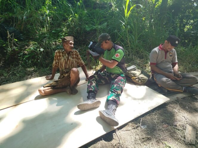 
Tim Kesehatan Satgas TMMD ke-123 Kodim 1424/Sinjai Berikan Layanan Kesehatan Keliling di Desa Lamatti Riawang