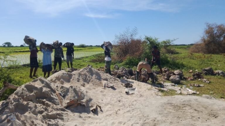 Satgas TMMD ke-122 di Sumba Timur Hadapi Tantangan Distribusi Material untuk Pembangunan Irigasi
