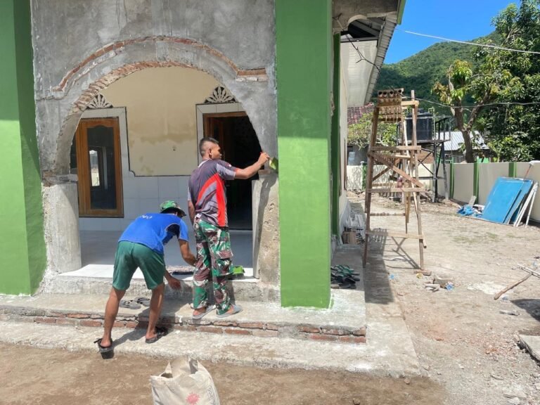 Rehab Masjid Nurul Iman di TMMD ke-123 Sumbawa Barat: Pemasangan Keramik Hampir Rampung, Pengecatan Luar Dimulai